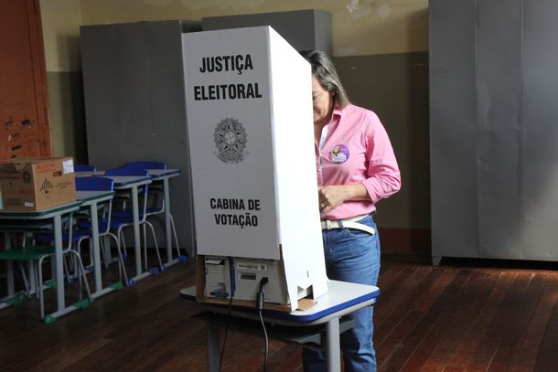 S&ocirc;nia M&oacute;dena aposta no contato com eleitores e diz ter f&eacute; em vit&oacute;ria nas urnas
