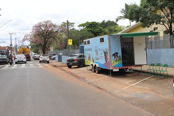 Unidade m&oacute;vel oferece atendimento veterin&aacute;rio gratuito no Santa Cruz, em Mogi Mirim