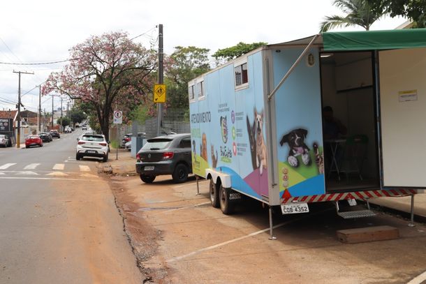 Unidade m&oacute;vel oferece atendimento veterin&aacute;rio gratuito no Santa Cruz, em Mogi Mirim