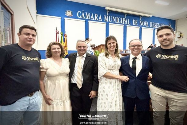 Da esquerda para a direita: Gustavo Lima (gerente Sicredi Nova Resende); prefeito Itamarzinho e a primeira-dama, Iraneide Gomes; o vice-prefeito Marquinho Maia e sua esposa Cida; Michael Santos (gerente Agro Sicredi).