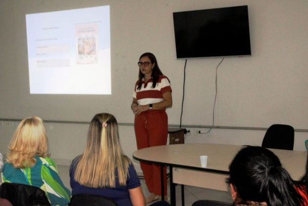 A infectologista Rosana Porto na palestra sobre bronquiolite