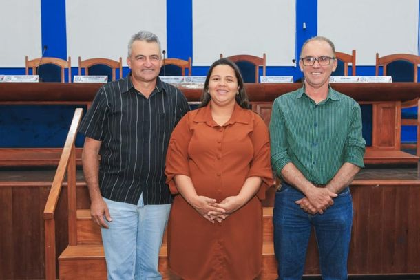 Na foto: Marquinhos Maia (vice-prefeito), Val&eacute;ria Violante (nova vereadora) e Itamarzinho (prefeito).