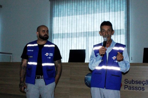 Dr. Luiz Carlos Coelho (&agrave; dir.) e o enfermeiro Thiago de Oliveira, da FE-SUS/MG.