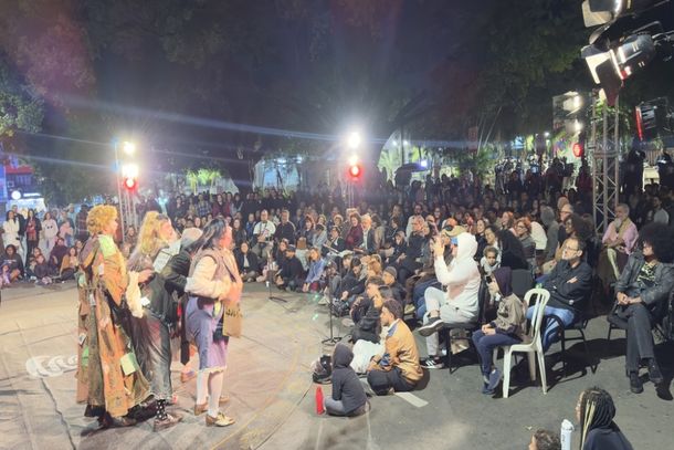 PLATEIA NA ABERTURA DO EVENTO - PRA&Ccedil;A DO ROS&Aacute;RIO - Apresenta&ccedil;&atilde;o de "A Farsa da Boa Morte" (Trupe Ventania)