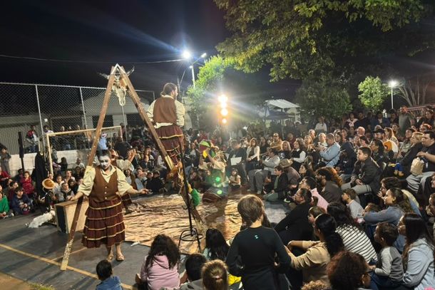 O p&uacute;blico lotou as pra&ccedil;as e as apresenta&ccedil;&otilde;es no Teatro. Essa &eacute; a Pra&ccedil;a L&uacute;cio Bittencourt, no Bairro S&atilde;o Francisco