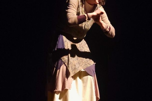 Graziele Garbuio, durante a pe&ccedil;a "O desaparecimento de Lu&iacute;sa", que levou quatro pr&ecirc;mios, inclusive melhor espet&aacute;culo