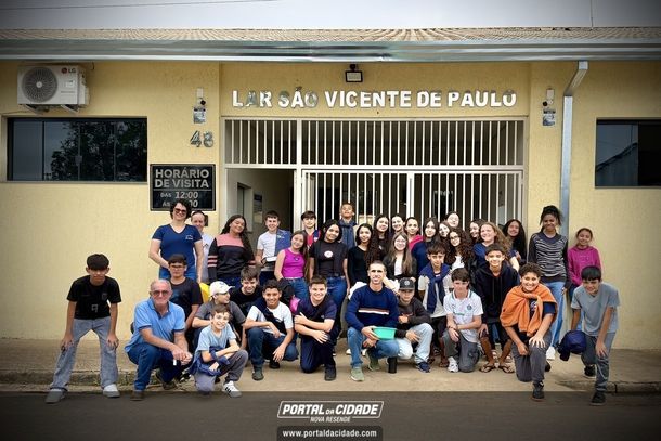 Alunos da Escola Padre Luiz Moreno levam carinho ao Lar S&atilde;o Vicente de Paulo