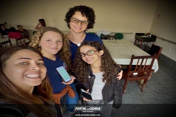 Alunos da Escola Padre Luiz Moreno levam carinho ao Lar S&atilde;o Vicente de Paulo