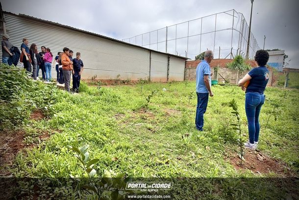 Alunos da Escola Padre Luiz Moreno levam carinho ao Lar S&atilde;o Vicente de Paulo