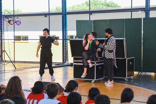 Sicredi promove apresenta&ccedil;&atilde;o da pe&ccedil;a teatral #Juntos para mais de 300 estudantes em Passos (1)