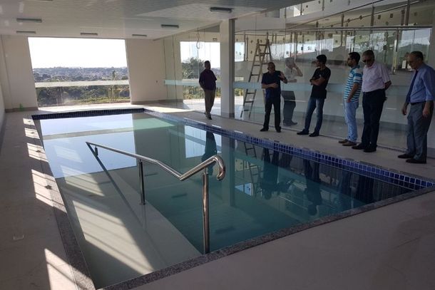 Piscina onde ser&atilde;o oferecidas aulas de hidrogin&aacute;stica.