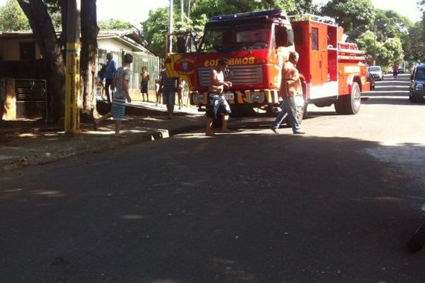 De acordo com o Corpo de Bombeiros, o im&oacute;vel ficou parcialmente destru&iacute;do
