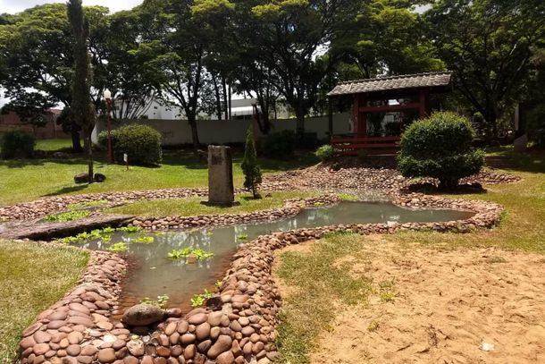 Lago da Pra&ccedil;a do Jap&atilde;o j&aacute; tem algumas carpas.