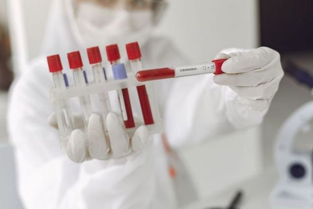 Possibilidade de reinfec&ccedil;&atilde;o mostra que a transmiss&atilde;o se mant&eacute;m, e pessoas que j&aacute; tiveram a doen&ccedil;a podem se contaminar de novo.