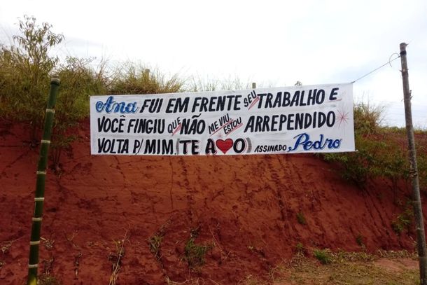 Tr&ecirc;s faixas foram colocadas em Para&iacute;so do Norte, uma em cada entrada da cidade.