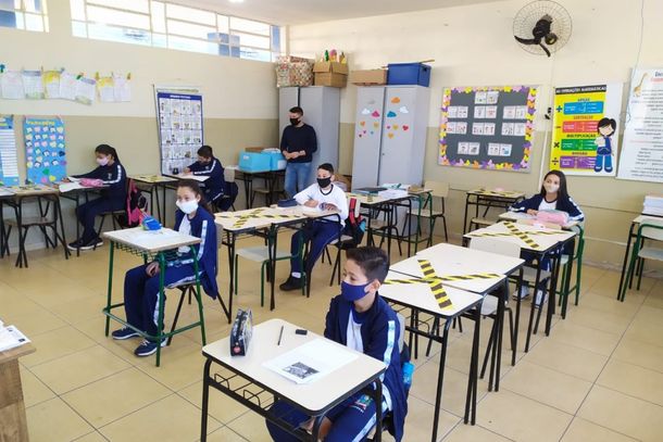 A retomada das aulas na rede municipal de ensino foi organizada depois de reuni&otilde;es com o Comit&ecirc; de Retorno Seguro &agrave;s Aulas e com o COE (Comit&ecirc; de Opera&ccedil;&otilde;es Emergenciais).