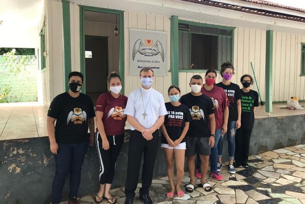Bispo de Paranava&iacute;, Dom M&aacute;rio Spaki, em visita a "casa de miss&atilde;o" no &uacute;ltimo final de semana.