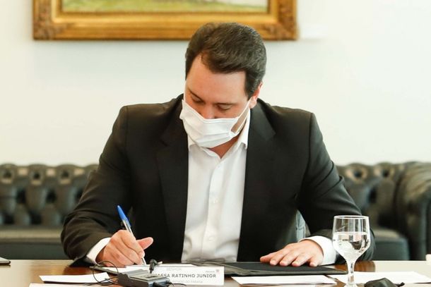O atual decreto venceria &agrave;s 5h deste domingo (15).