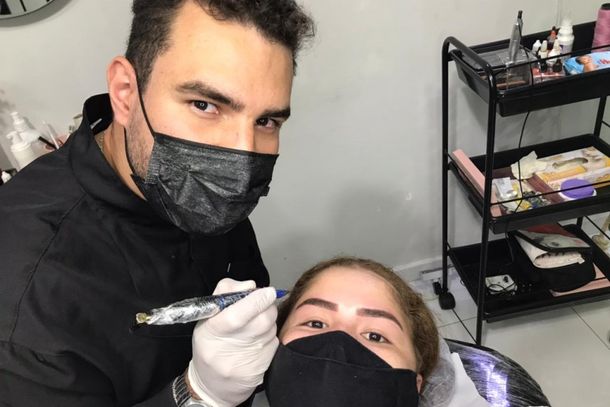 Walfrido Wellington foi reconhecido em um congresso nacional de micropigmenta&ccedil;&atilde;o e recebeu um derm&oacute;grafo de &uacute;ltima gera&ccedil;&atilde;o para facilitar o seu trabalho.