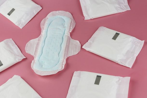 A campanha "Absorvendo o Amor" tem o objetivo de arrecadar absorventes higi&ecirc;nicos descart&aacute;veis para distribuir em escolas da cidade.