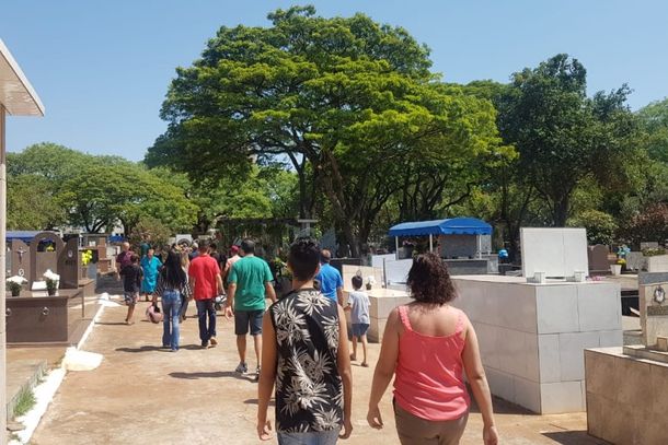 Missas nos cemit&eacute;rios come&ccedil;am &agrave;s 7h, no Dia de Finados
