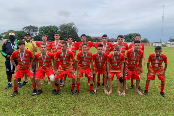 Atletas s&atilde;o treinados pelo t&eacute;cnico Chiclet&atilde;o.