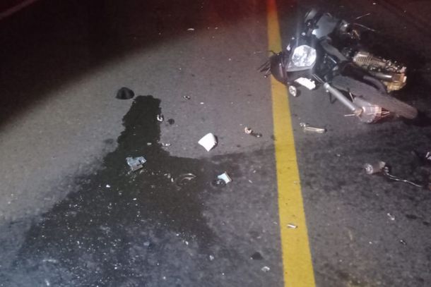 Casal que morreu estava em uma moto.
