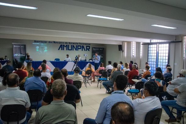 A entrega foi feita pelo secret&aacute;rio estadual de Planejamento e Projetos Estruturantes, Valdemar Jorge, e o superintendente de Ci&ecirc;ncia, Tecnologia e Ensino Superior, Aldo Nelson Bona.