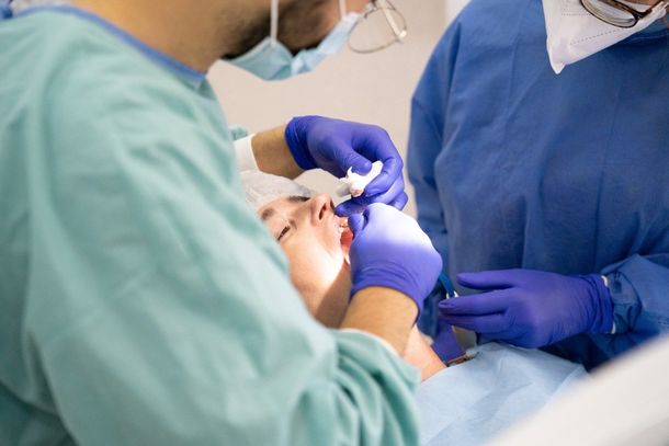 Atendimentos s&atilde;o realizados pelos alunos do &uacute;ltimo ano da gradua&ccedil;&atilde;o de odontologia 