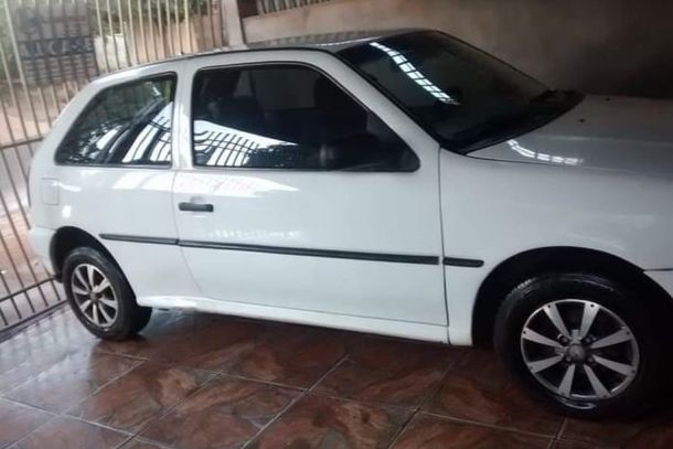 Carro foi furtado por volta das 12h25 desta ter&ccedil;a-feira (23).