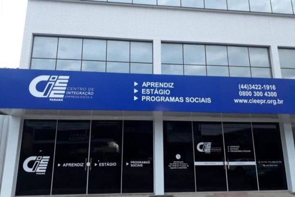 Para se candidatar &agrave;s oportunidades de est&aacute;gio pessoalmente, &eacute; necess&aacute;rio que o estudante da &aacute;rea compat&iacute;vel compare&ccedil;a ao CIEE.