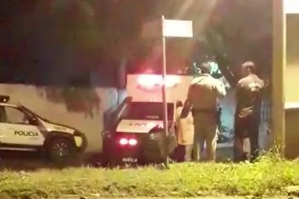 A PM diz que o idoso teria ficado desacordado ap&oacute;s ser agredido pelos suspeitos, que teriam fugido e roubado a caminhonete.