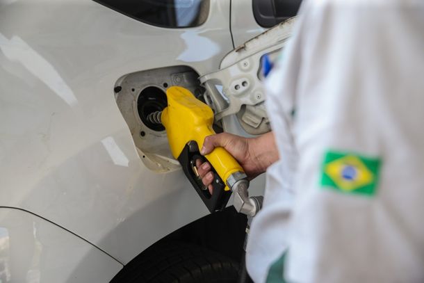 Segundo o Procon, pre&ccedil;o deveria impactar o bolso dos consumidores somente na segunda-feira (14).