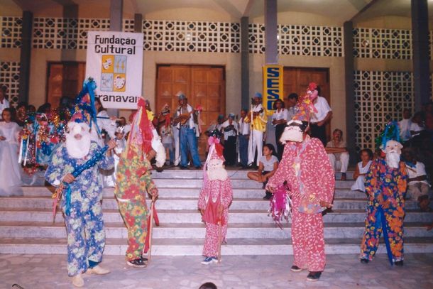 Festival no come&ccedil;o dos anos 2000 nas escadarias da Par&oacute;quia S&atilde;o Sebasti&atilde;o