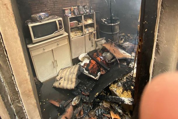 Família De Graciosa Pede Ajuda Para Reconstruir Casa Destruída Em Incêndio 