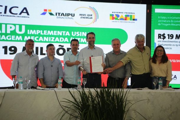 A nova Usina de Triagem Mecanizada tem um investimento total de R$ 19 milh&otilde;es e previs&atilde;o de entrar em funcionamento nos pr&oacute;ximos 18 meses.
