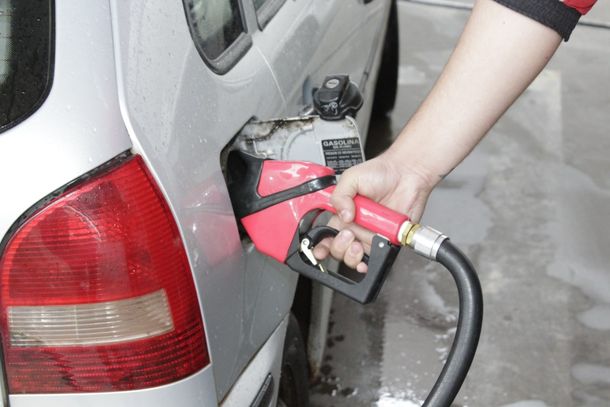 Redu&ccedil;&atilde;o entra em vigor nesta sexta (18) e deve baratear em R$ 0,12 o litro na bomba, segundo estimativa da Petrobras.