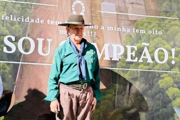 Atualmente, ele la&ccedil;a pelo CTG Fronteira Paranaense de Santa Isabel do Iva&iacute; 