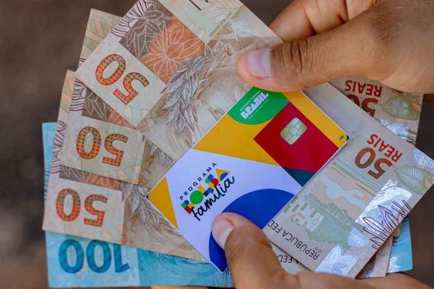 Bolsa Fam&iacute;lia antecipa pagamento para benefici&aacute;rios com NIS final 6; dep&oacute;sito ser&aacute; feito neste s&aacute;bado, 25.