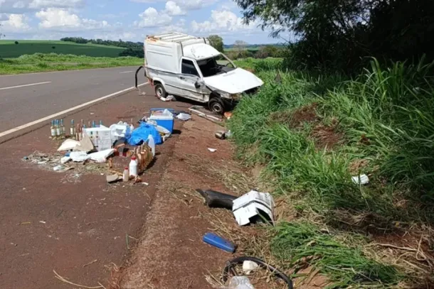 Capotamento &eacute; registrado na PR-323, em Doutor Camargo