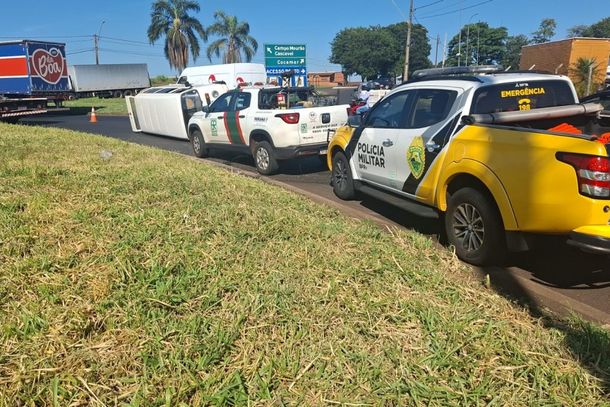 Quatro ficam feridos em colis&atilde;o entre Renegade e Kombi na PR-317