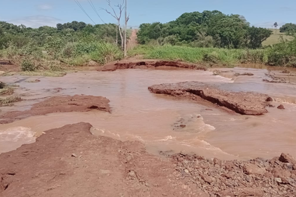 Diversas estradas rurais de Paranava&iacute; sofreram com as chuvas no come&ccedil;o do m&ecirc;s de dezembro.
