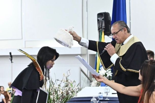 Unespar forma primeira estudante ind&iacute;gena no campus de Paranava&iacute;
