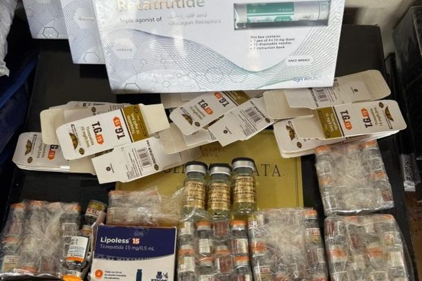 Abordagem na PR-463 termina com apreens&atilde;o de eletr&ocirc;nicos, roupas e canetas emagrecedoras