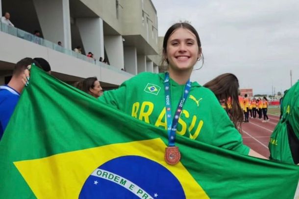 Representando o Brasil, Maria Clara saltou 1,68m e garantiu medalha de bronze no Ibero-Americano Sub-20 em Lima, no Peru.