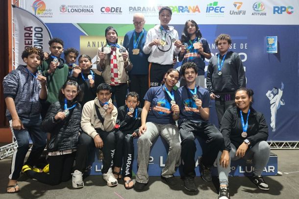 Ao todo, 15 atletas defenderam as cores de Paranava&iacute; no evento estadual, enfrentando competidores de diversas regi&otilde;es do Paran&aacute;.