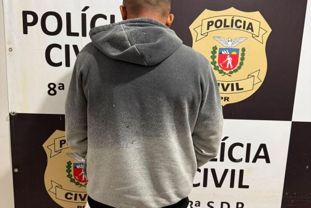 Segundo a Pol&iacute;cia Civil, as apura&ccedil;&otilde;es indicavam que o suspeito estaria comercializando entorpecentes e efetuando disparos de arma de fogo para o alto na regi&atilde;o.