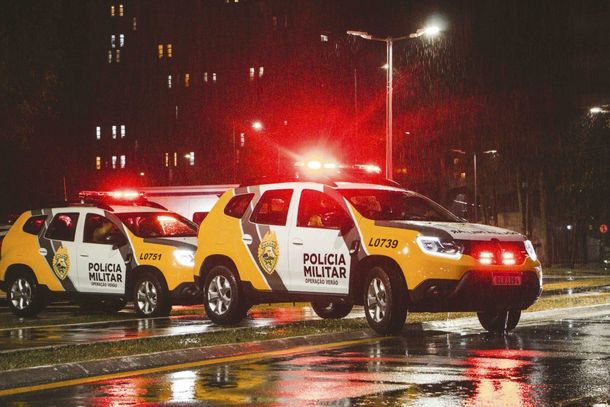 Suspeito estacionou em frente ao estabelecimento, pegou barras de chocolate e deixou o local sem pagar; ele n&atilde;o foi localizado pela Pol&iacute;cia Militar.