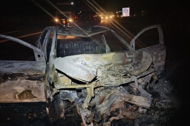 A v&iacute;tima, um jovem de 23 anos que trabalhava em uma f&aacute;brica de sucos localizada na sa&iacute;da da cidade, n&atilde;o resistiu aos ferimentos e morreu ainda no local do acidente.