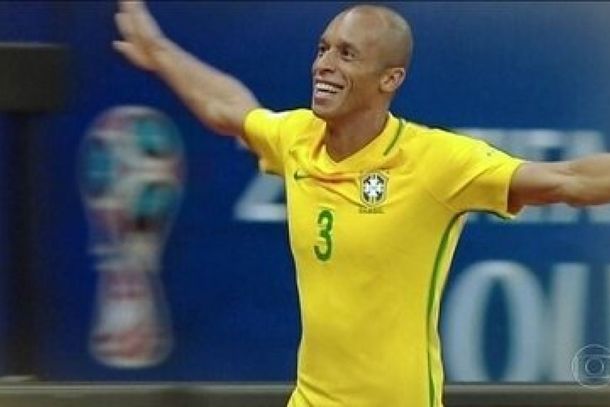 O paranavaiense tamb&eacute;m lembrou que, naquele per&iacute;odo, muitos jogadores procuravam se afastar das redes sociais e de distra&ccedil;&otilde;es externas para manter o foco total na competi&ccedil;&atilde;o. A concentra&ccedil;&atilde;o, segundo ele, era fundamental para que o elenco chegasse preparado ao momento da estreia.